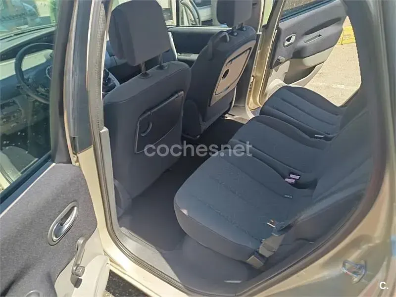 Usado Renault Scenic E-Tech Privilege 110 CV (80 kW) 2007 Beige Monovolumen