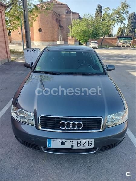 Usado Audi A4 170 CV (125 kW) 2002 Gris / plata Berlina