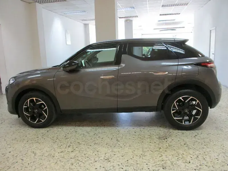 Usado DS Automobiles DS3 Crossback So Chic 110 CV (80 kW) 2022 Gris / plata SUV