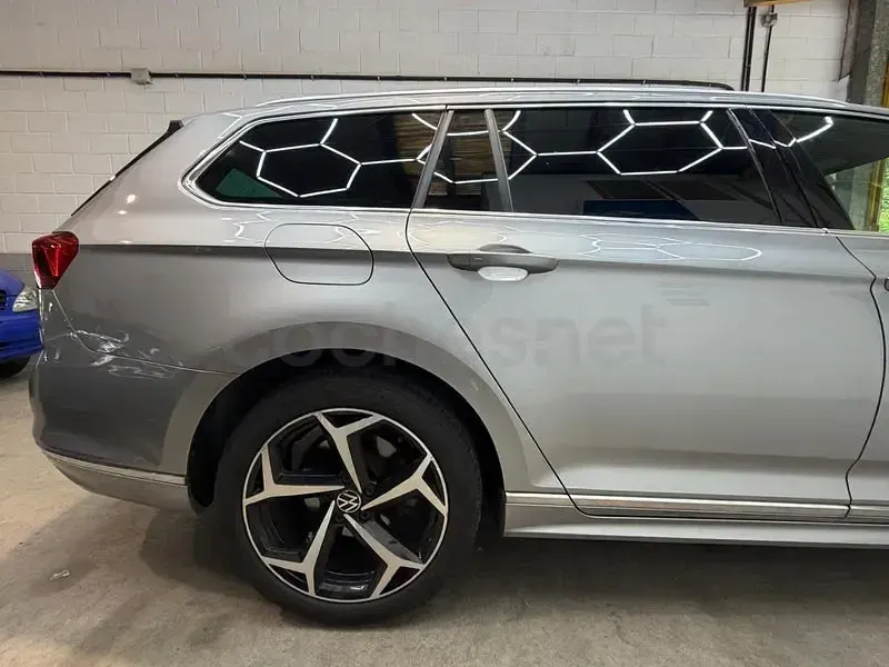 Usado VW Passat R-line 150 CV (110 kW) 2020 Gris / plata Familiar