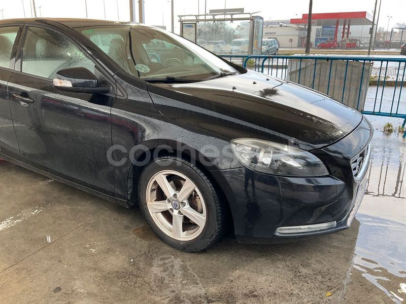 Usado Volvo V40 Kinetic 115 CV (84 kW) 2015 Negro Familiar