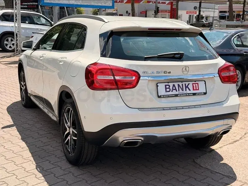Usado Mercedes GLA200 Style 136 CV (100 kW) 2016 Blanco SUV
