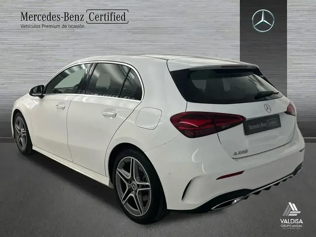 Usado Mercedes A200 AMG line 163 CV (119 kW) 2024 Blanco Berlina