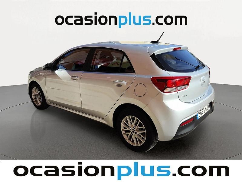 Usado Kia Rio 100 CV (73 kW) 2023 Gris Utilitario
