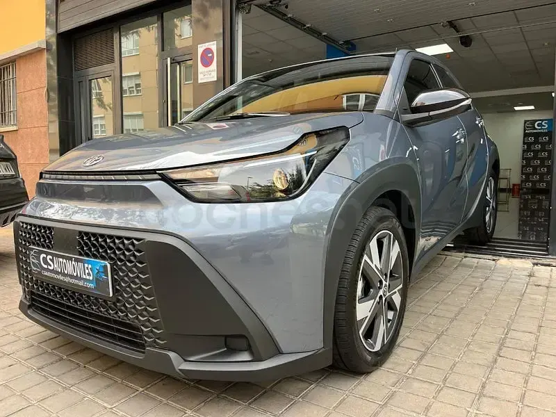 Nuevo Toyota Aygo X Play 116 CV (85 kW) 2026 Gris / plata SUV