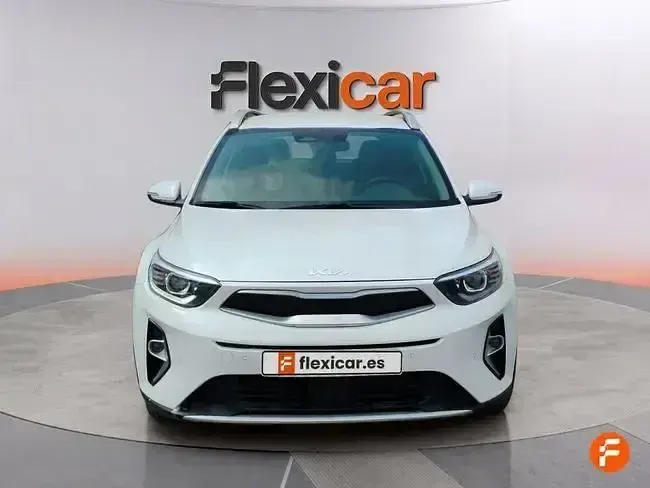 Usado Kia Stonic 84 CV (61 kW) 2023 Blanco SUV