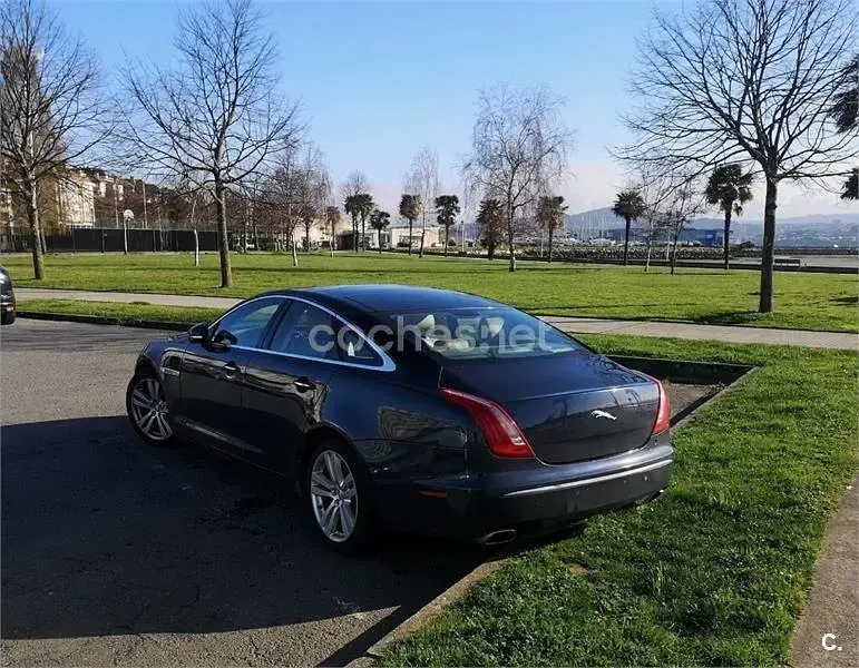 Usado Jaguar XJ Luxury 275 CV (202 kW) 2010 Azul Berlina