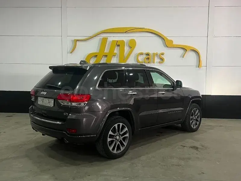 Usado Jeep Grand Cherokee Overland 250 CV (183 kW) 2018 Gris / plata SUV