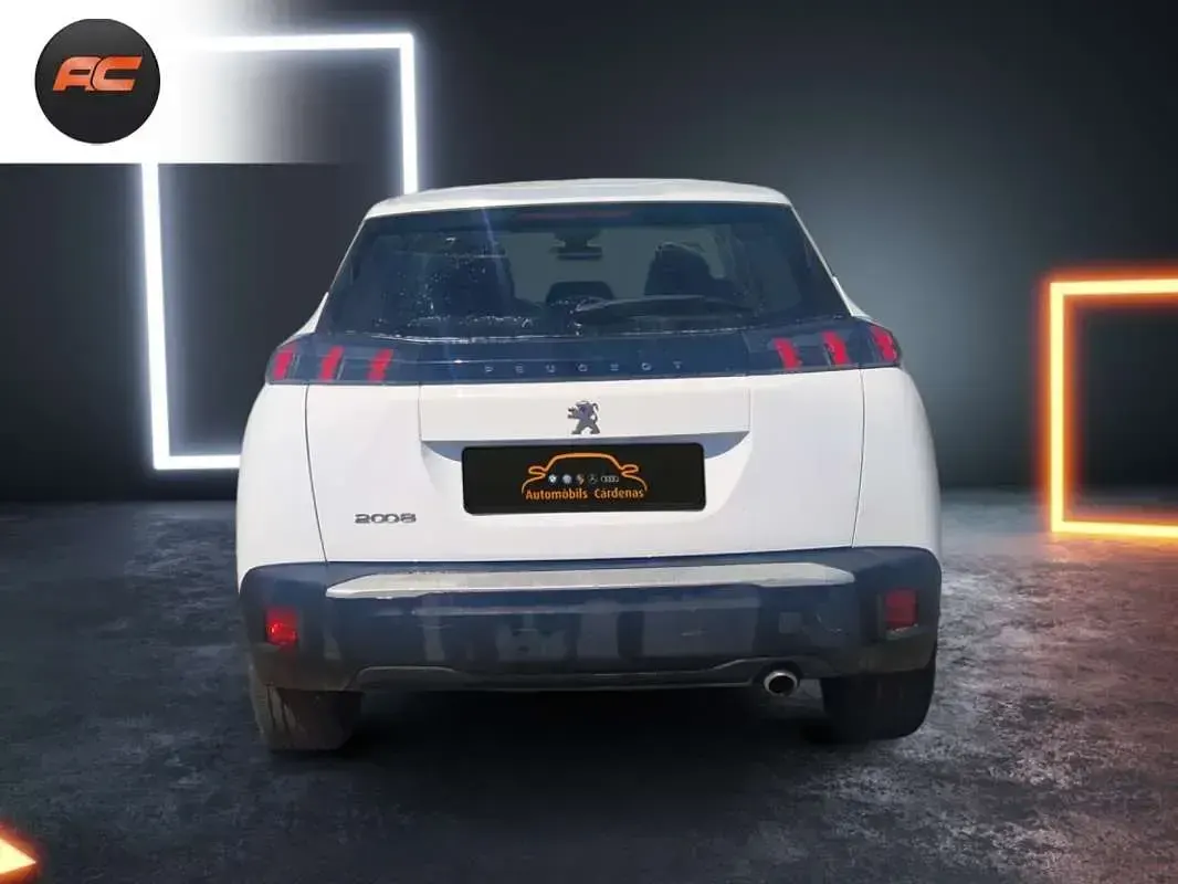 Usado Peugeot 2008 Active 110 CV (80 kW) 2021 Blanco SUV