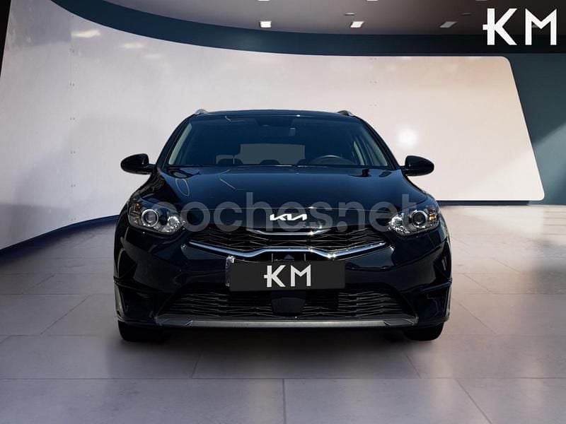 Usado Kia Ceed 120 CV (88 kW) 2023 Negro Utilitario