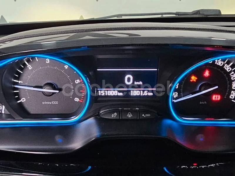 Usado Peugeot 2008 Allure 120 CV (88 kW) 2016 Blanco SUV