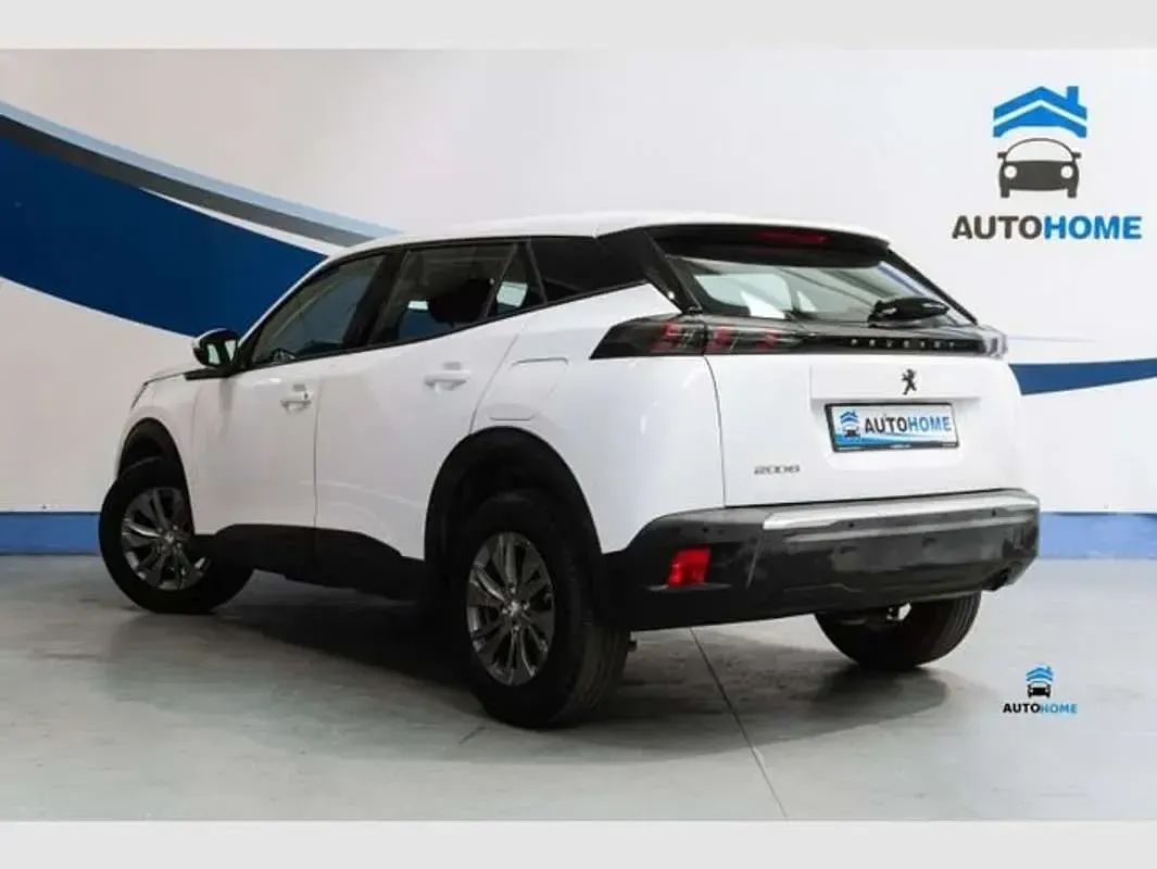 Usado Peugeot 2008 Active 101 CV (74 kW) 2022 Blanco SUV