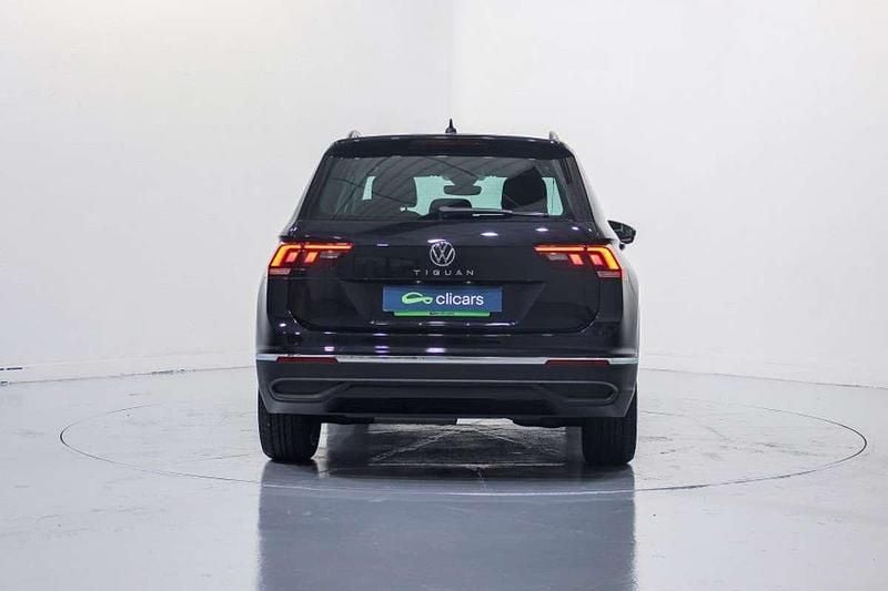 Usado VW Tiguan Life 150 CV (110 kW) 2022 Negro SUV