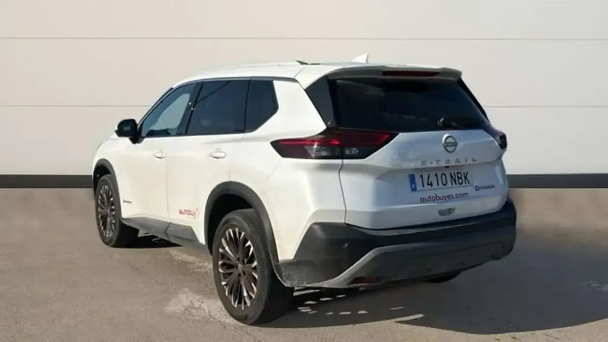 Käytetty Nissan X-Trail N-Connecta 204 HP (150 kW) 2025 Valkoinen Katumaasturi