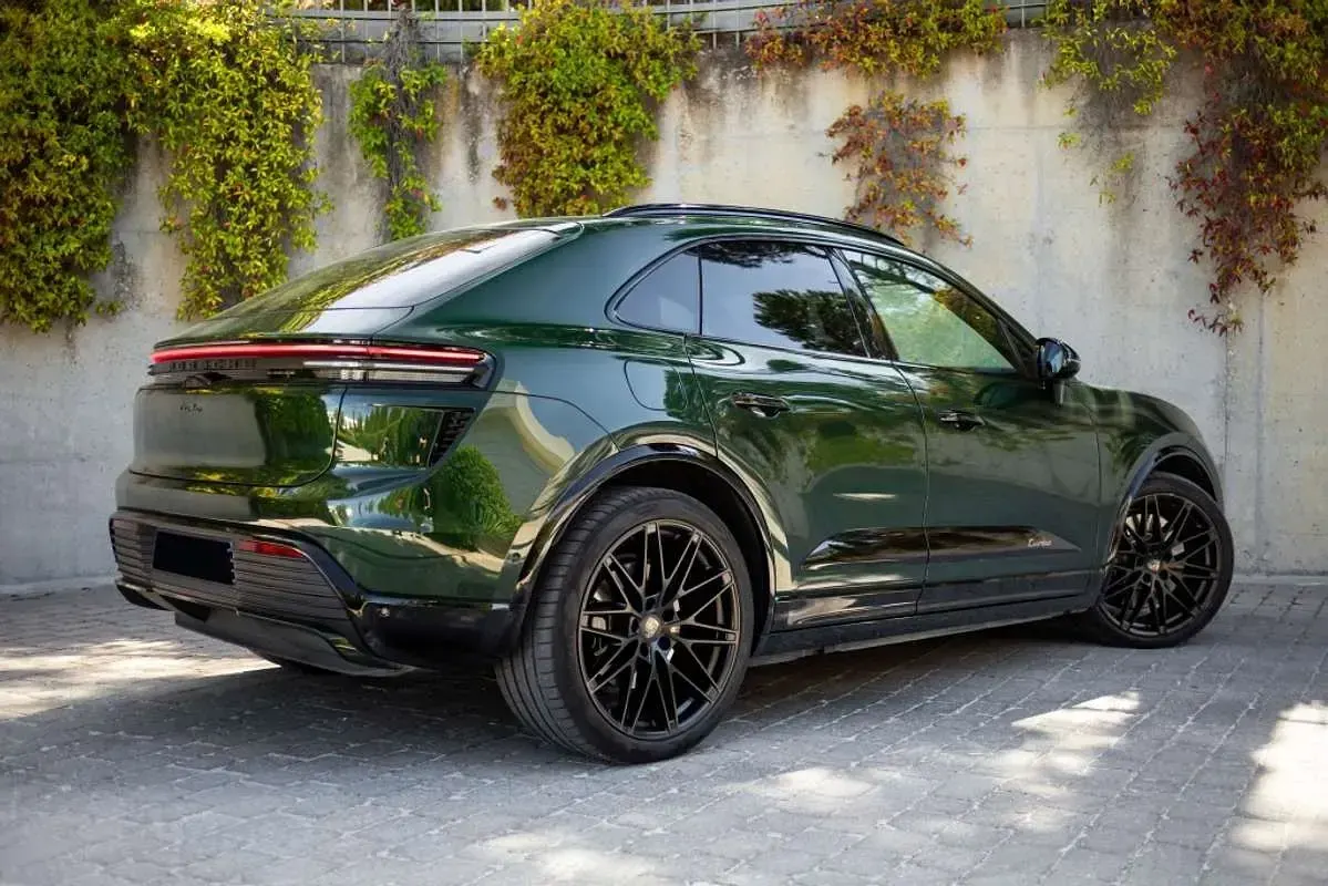 Usado Porsche Macan Turbo 469 kW (639 CV) 2024 Verde SUV