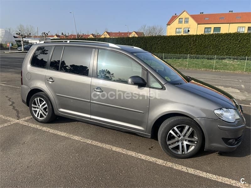 Usado VW Touran Highline 140 CV (102 kW) 2007 Gris / plata Monovolumen