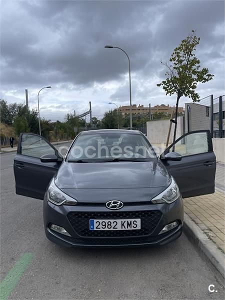 Azul Usado 2018 Hyundai i20 Berlina | 9099 € (Buen precio) - Imagen 1/3