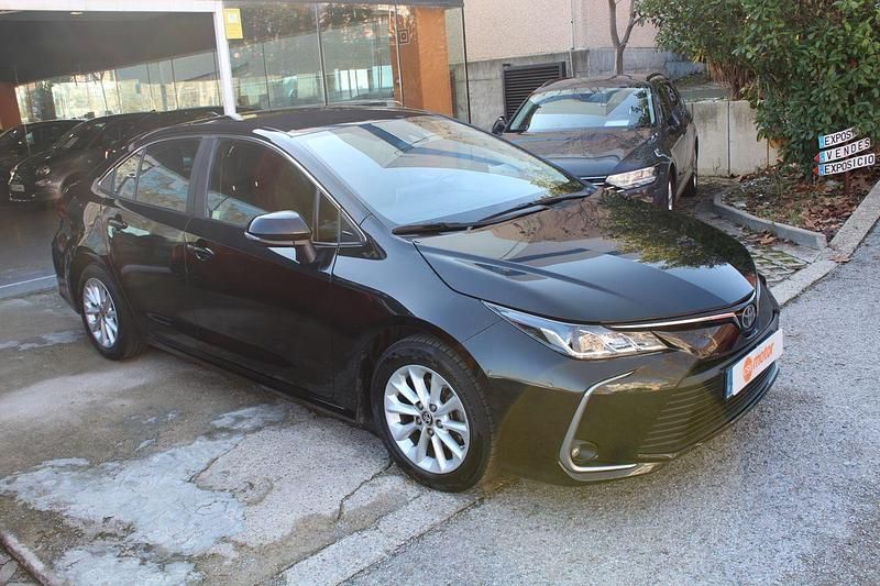 Usado Toyota Corolla Sol 126 CV (92 kW) 2023 Negro Berlina