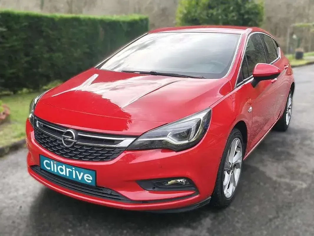 Usado Opel Astra Dynamic 136 CV (100 kW) 2017 Rojo Utilitario