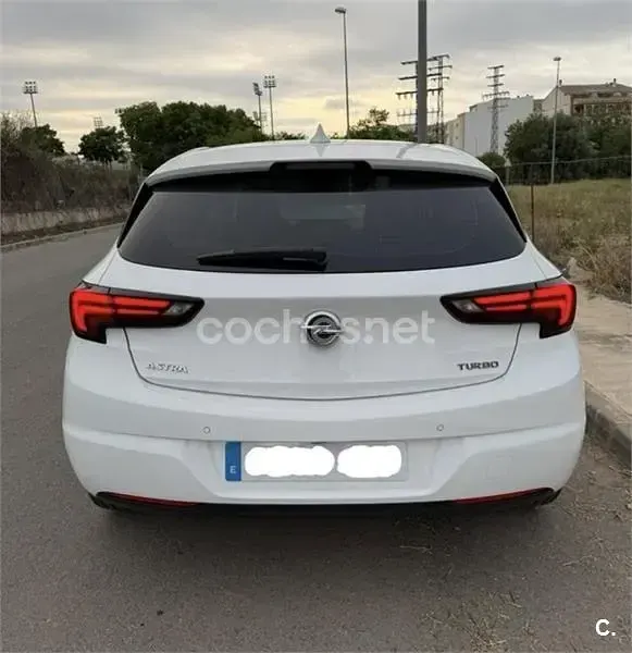 Usado Opel Astra Excellence 150 CV (110 kW) 2017 Blanco Berlina