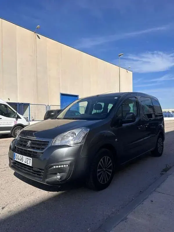 Usado Peugeot TePee 99 CV (72 kW) 2017 Gris Van