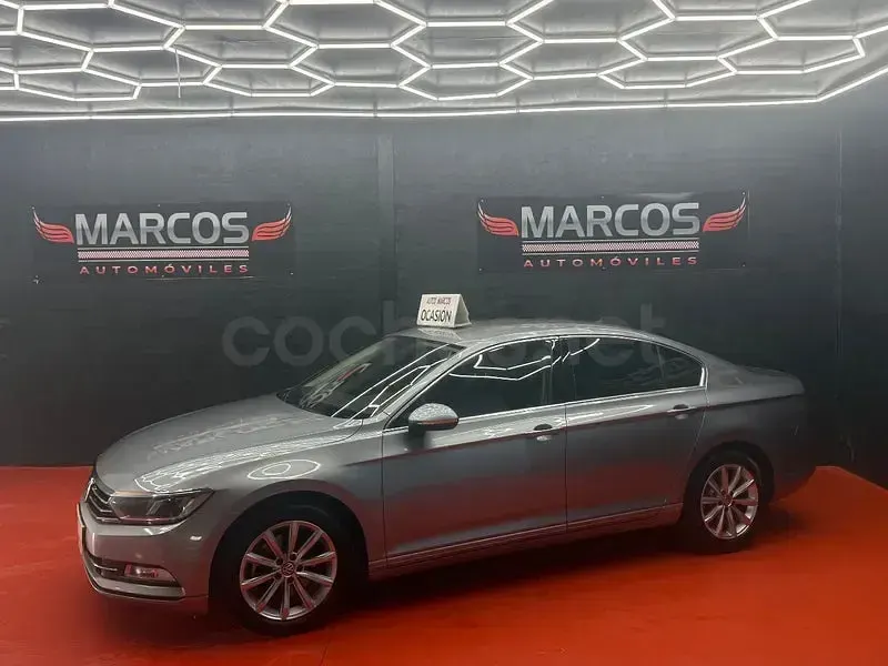 Usado VW Passat Business 150 CV (110 kW) 2019 Gris / plata Berlina
