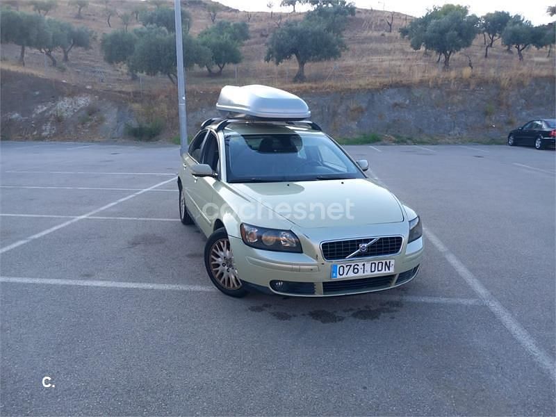 Gris / plata Usado 2004 Volvo S40 Momentum Berlina | 2800 € (Precio justo) - Imagen 1/4
