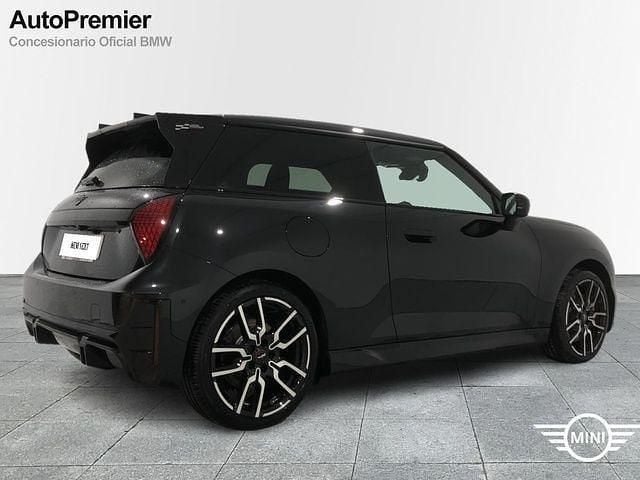 Usado Mini Cooper Essential 135 kW (184 CV) 2024 Negro Utilitario