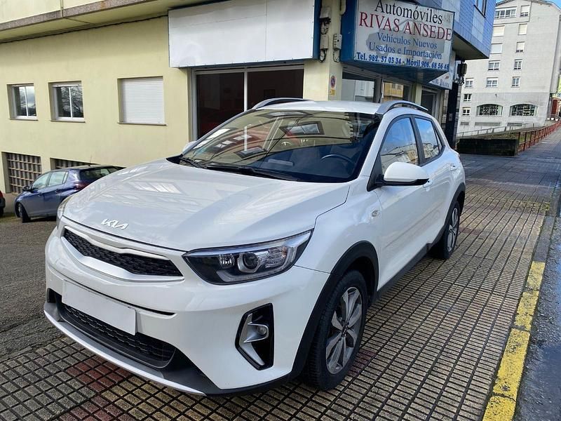 Usado Kia Stonic 84 CV (61 kW) 2022 Blanco SUV