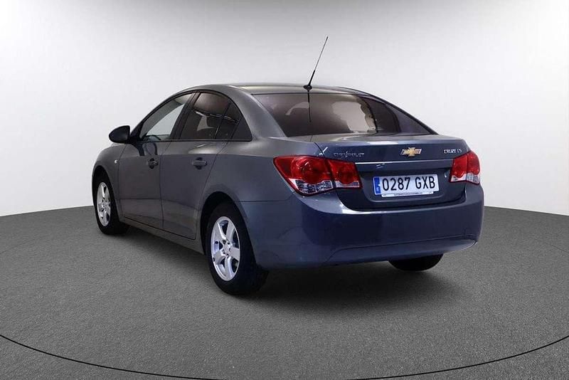 Usado Chevrolet Cruze LS 113 CV (83 kW) 2010 Gris Utilitario