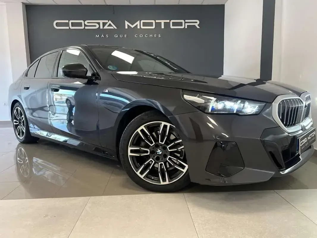 Usado BMW 520 M Sport 197 CV (144 kW) 2024 Gris Berlina