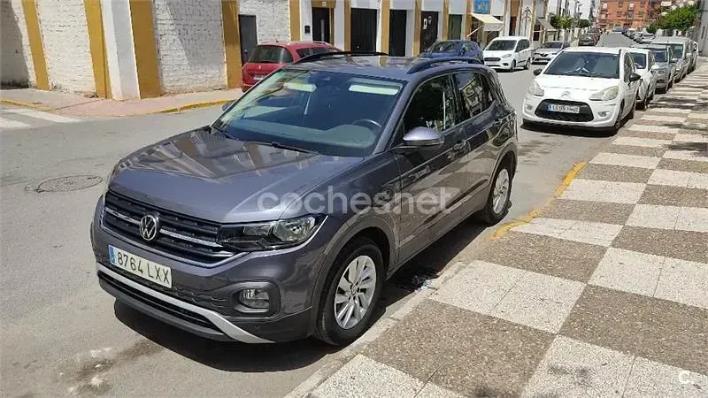 Usado VW T-Cross Advance 95 CV (69 kW) 2022 Gris / plata SUV