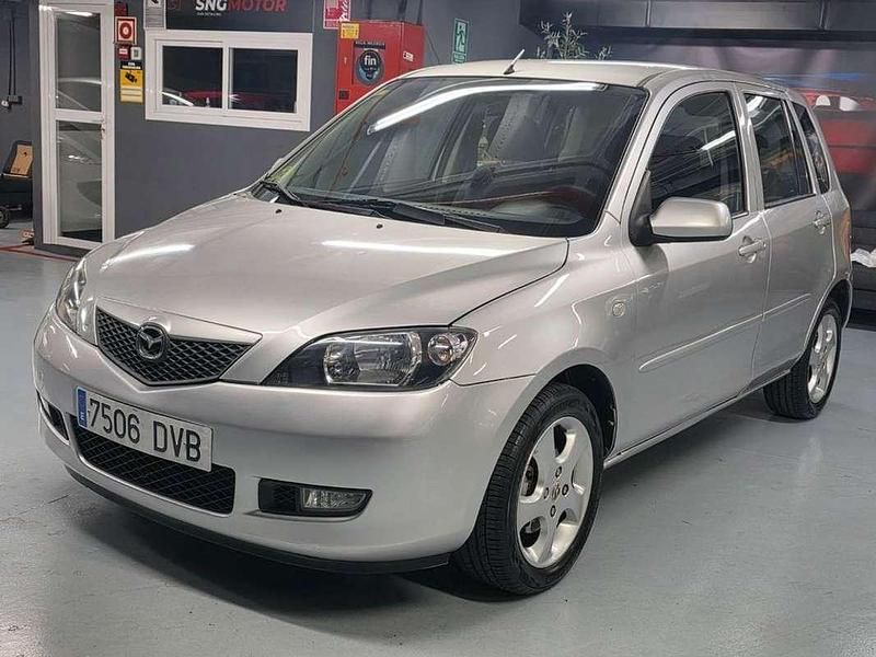 Gris / plata Usado 2006 Mazda 2 Active Berlina | 4500 € - Imagen 1/4