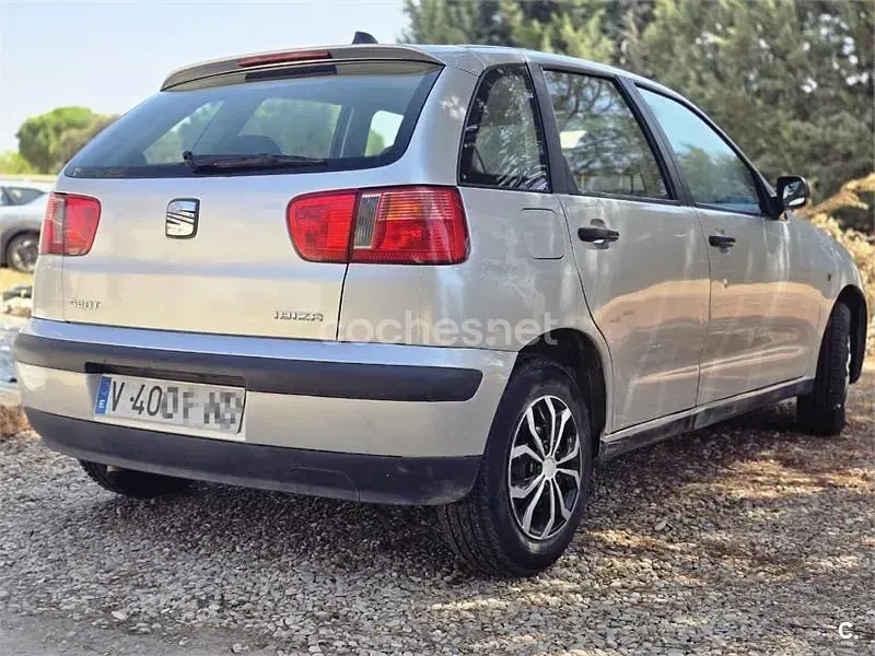 Usado Seat Ibiza Stella 60 CV (44 kW) 2000 Gris / plata Utilitario
