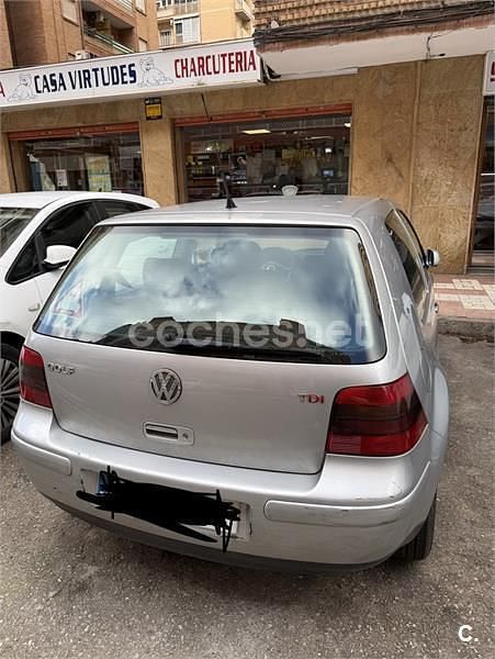 Usado VW Golf IV Highline 115 CV (84 kW) 2001 Gris / plata Berlina