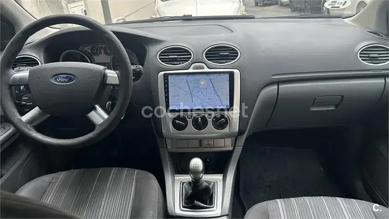 Usado Ford Focus Trend 115 CV (84 kW) 2008 Gris / plata Berlina