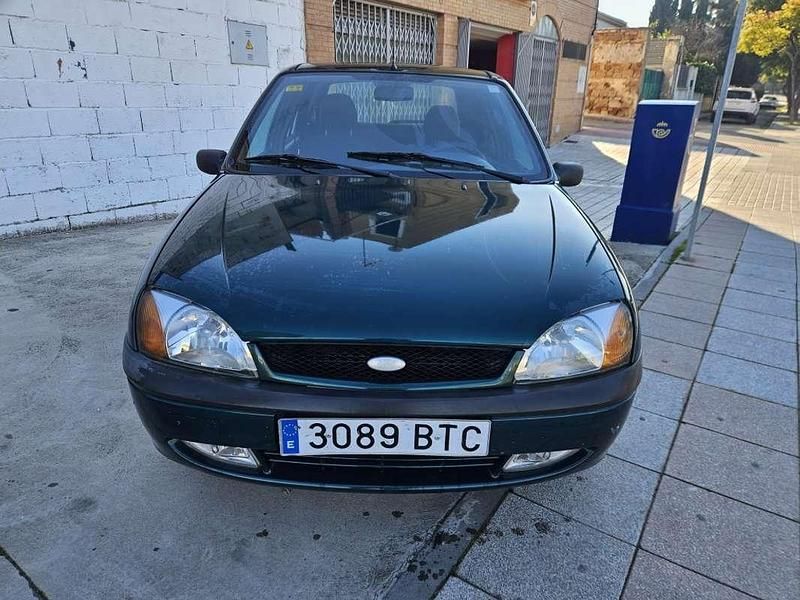 Usado Ford Fiesta Ambiente 69 CV (50 kW) 2002 Verde Utilitario