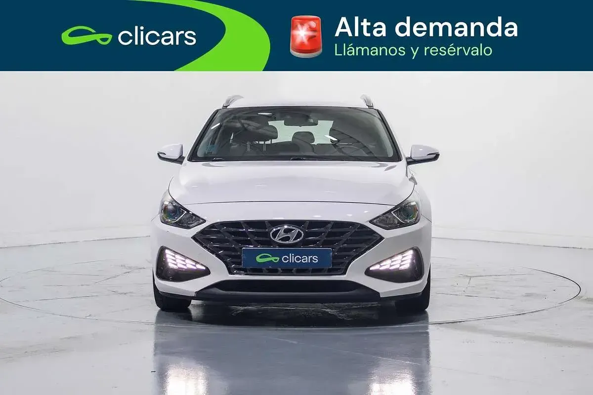 Usado Hyundai i30 120 CV (88 kW) 2023 Blanco Familiar