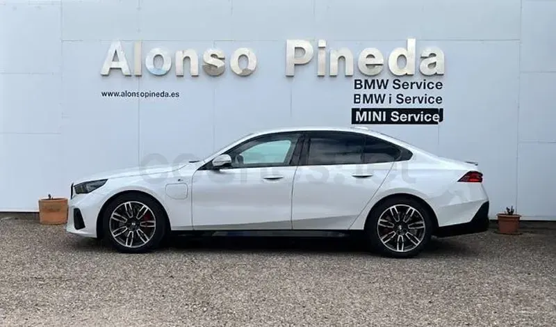 Usado BMW 530e Comfort Edition 299 CV (219 kW) 2025 Blanco Berlina