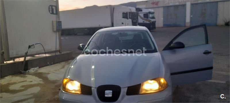 Begagnad Seat Ibiza 75 HK (55 kW) 2003 Blå Halvkombi