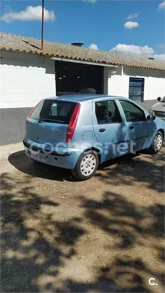 Usado Fiat Punto 80 CV (58 kW) 2001 Azul Utilitario