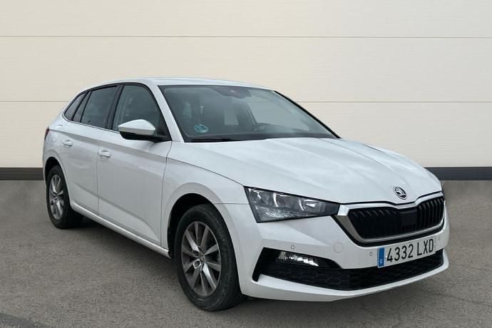 Usado Skoda Scala 95 CV (69 kW) 2022 Blanco Utilitario