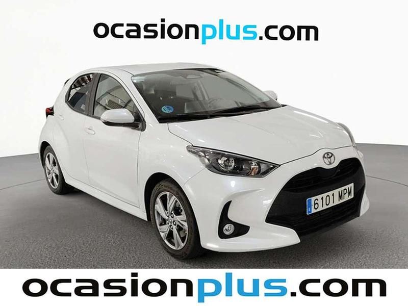 Usado Toyota Yaris Hybrid Active 116 CV (85 kW) 2024 Blanco Utilitario