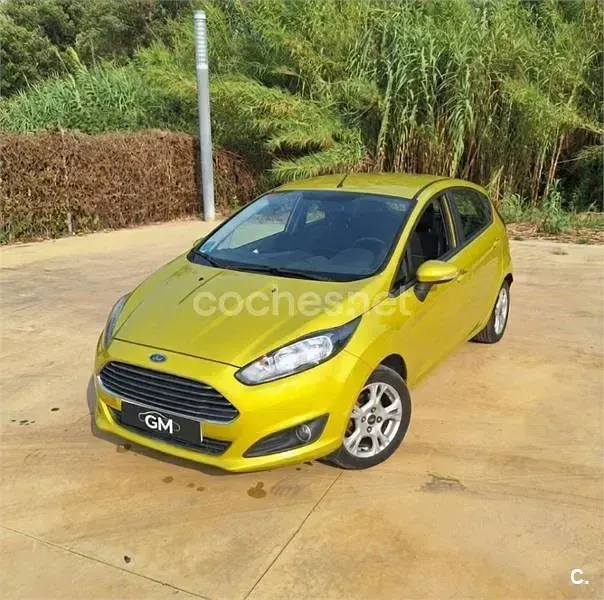 Usado Ford Fiesta Trend 82 CV (60 kW) 2014 Amarillo Utilitario