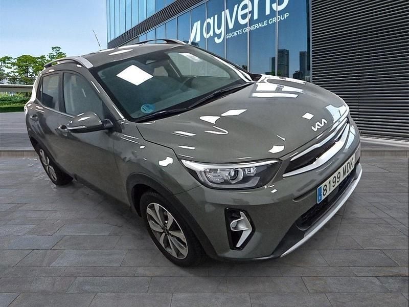 Usado Kia Stonic 120 CV (88 kW) 2023 Verde SUV