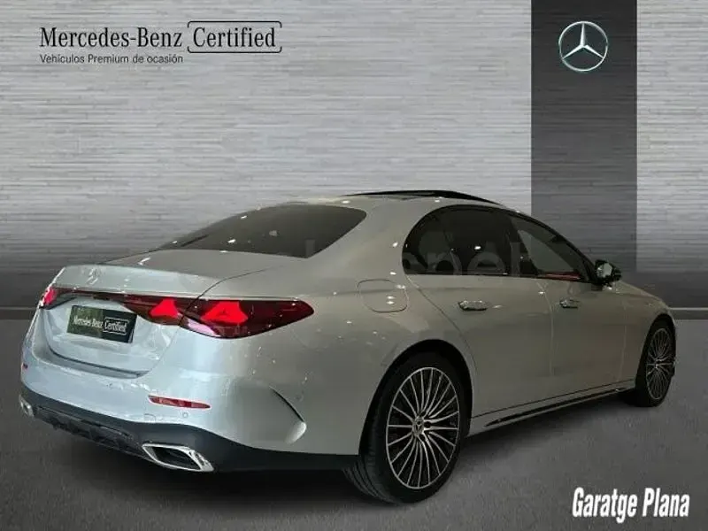 Nuevo Mercedes E220 197 CV (144 kW) 2026 Gris / plata Berlina