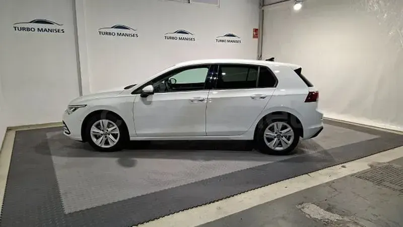 Usado VW Golf VIII Life 110 CV (80 kW) 2021 Blanco Berlina