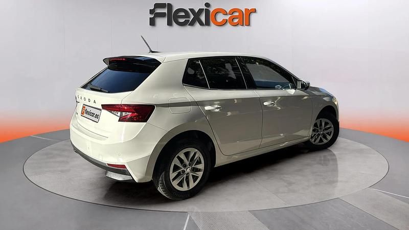 Usado Skoda Fabia Selection 95 CV (69 kW) 2024 Blanco Utilitario