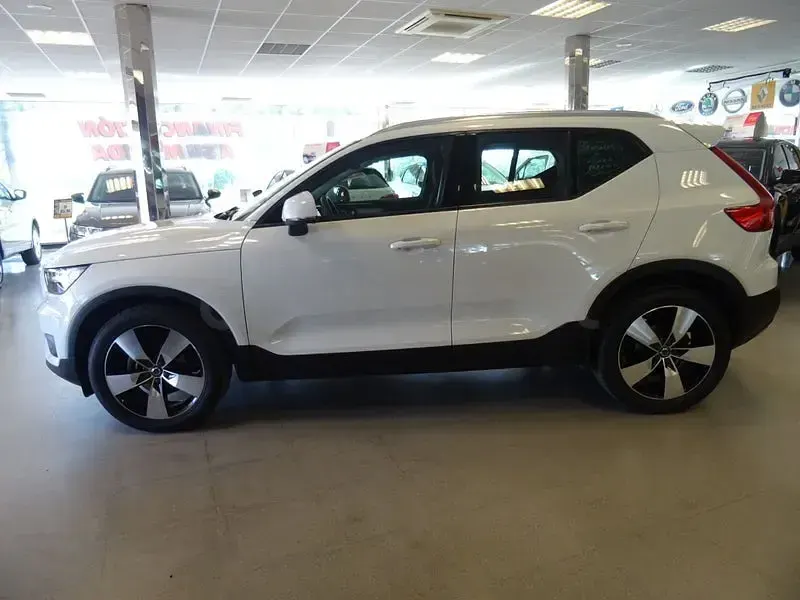 Usado Volvo XC40 Momentum 129 CV (94 kW) 2021 Blanco SUV