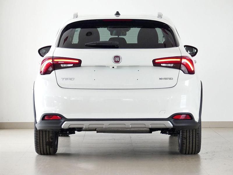 Usado Fiat Tipo Red 130 CV (95 kW) 2022 Blanco Familiar